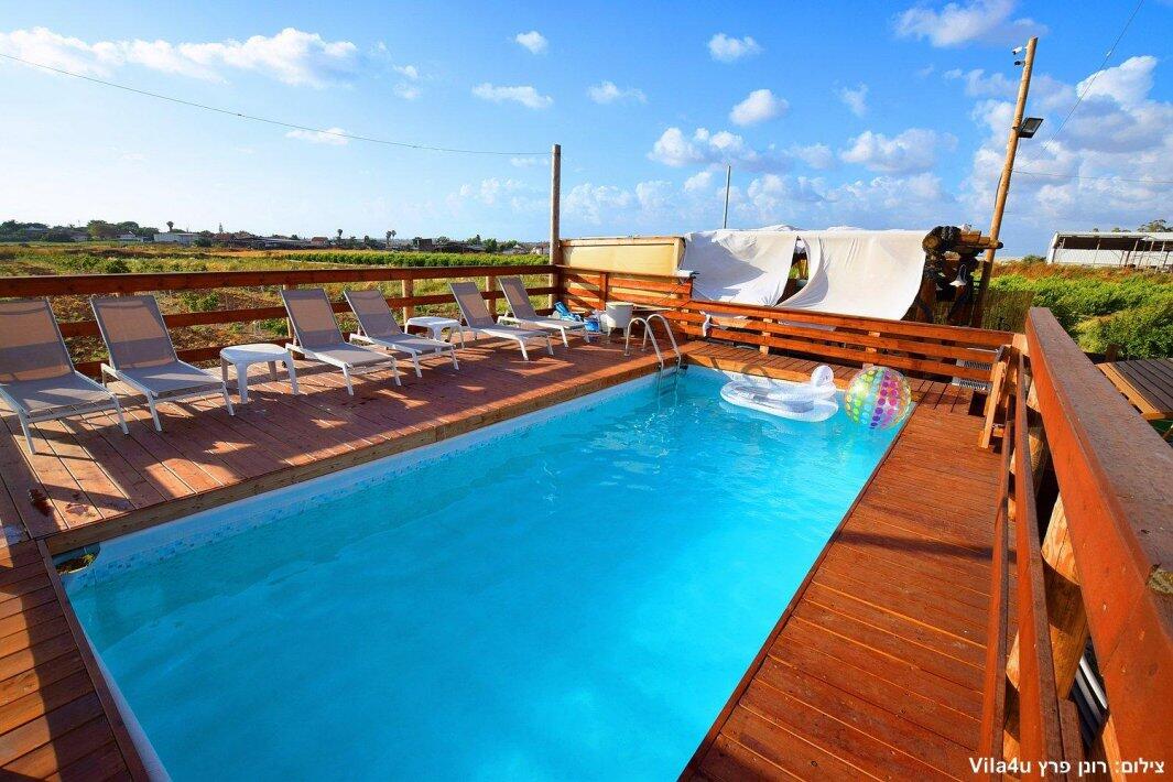 ליידיס פול מרכז  19  לופט לנד