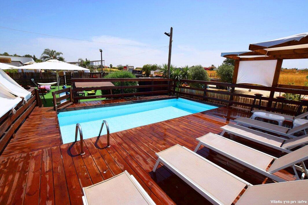 ליידיס פול מרכז  30  לופט לנד