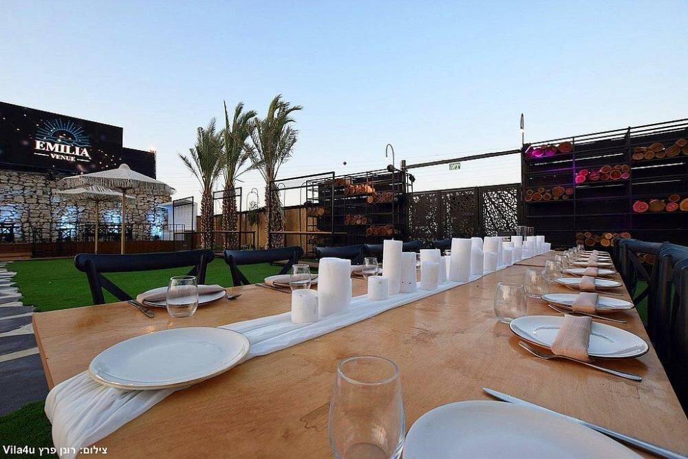 אמיליה איוונטס מרכז  18  לופט לנד