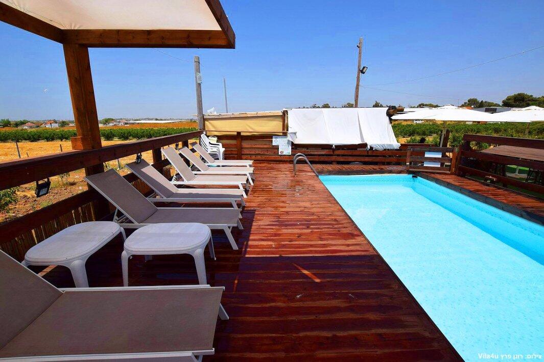 ליידיס פול מרכז  28  לופט לנד