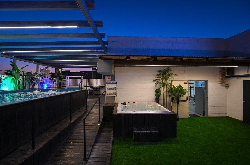 רוף טופ מרכז  15  לופט לנד