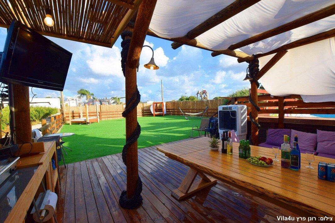 ליידיס פול מרכז  22  לופט לנד