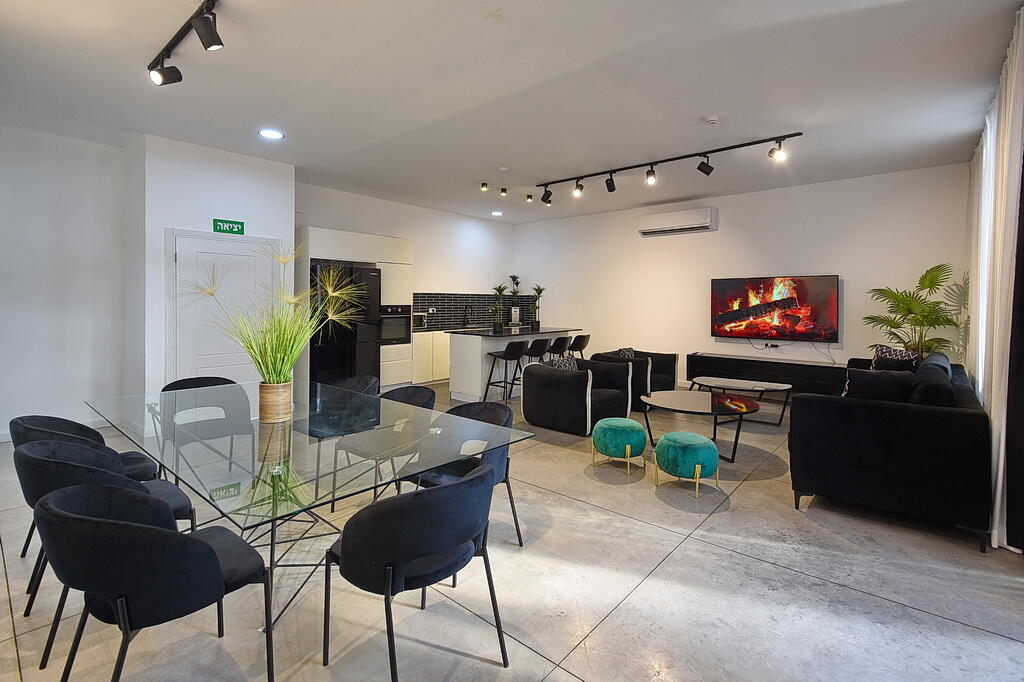 גאסטהאוס איוונטס צפון  11  לופט לנד