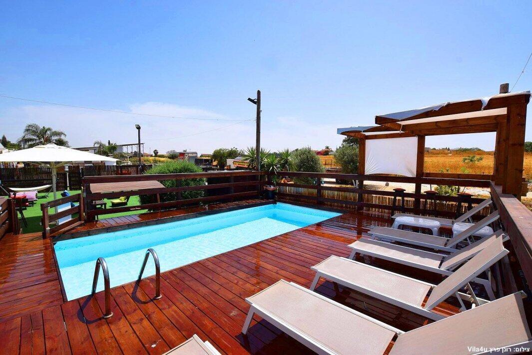 ליידיס פול מרכז  3  לופט לנד