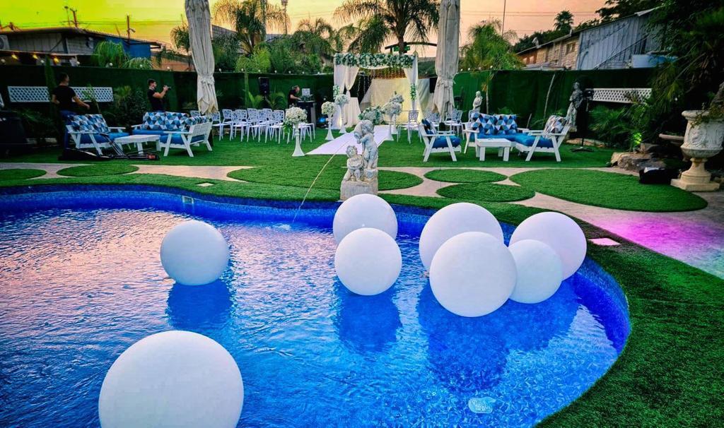 בחצר של אפריים מרכז  3  לופט לנד