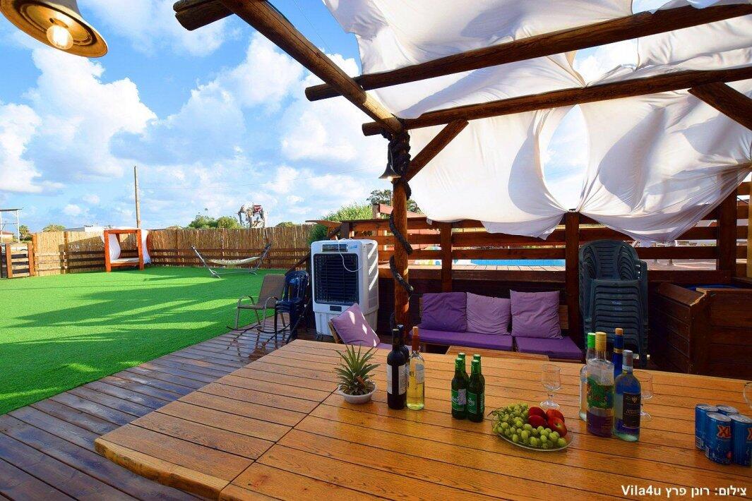 ליידיס פול מרכז  18  לופט לנד