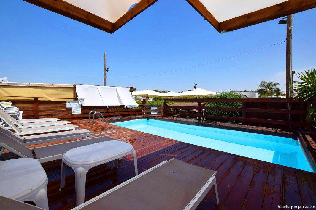 ליידיס פול מרכז  23  לופט לנד