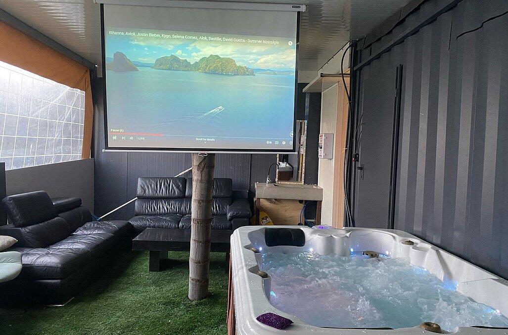 מתחם 531 איוונטס מרכז מתחם 531 איוונטס - ג'קוזי ספא ומקרן מתחם 531 איוונטס - ג'קוזי ספא ומקרן לופט לנד