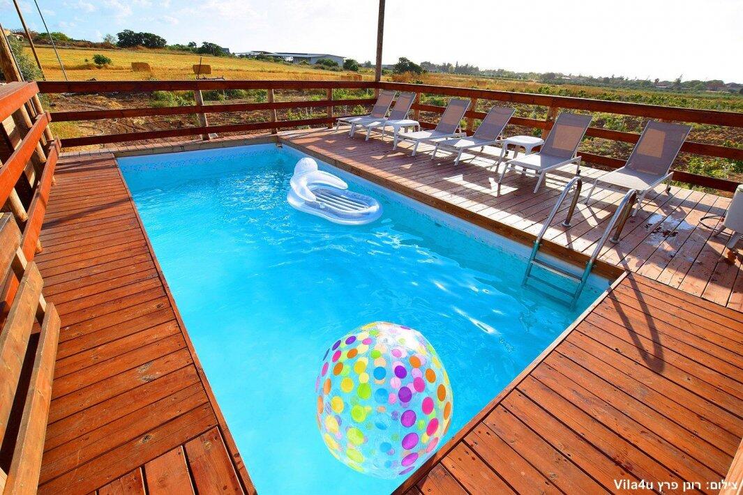 ליידיס פול מרכז  5  לופט לנד