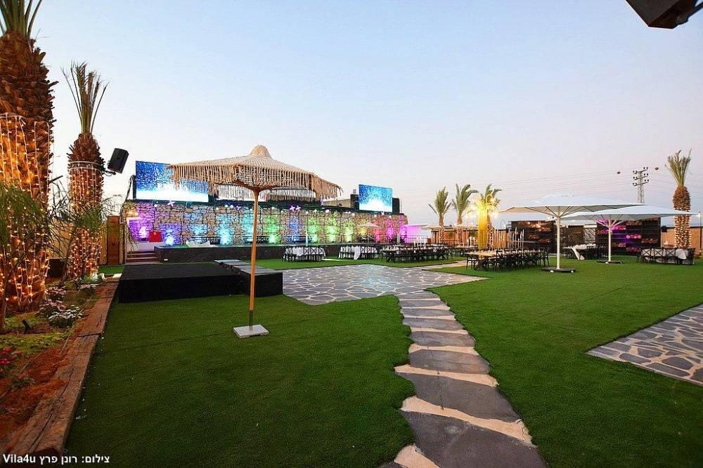 אמיליה איוונטס מרכז  40  לופט לנד