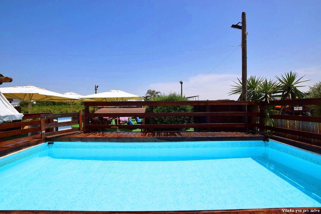 ליידיס פול מרכז  25  לופט לנד