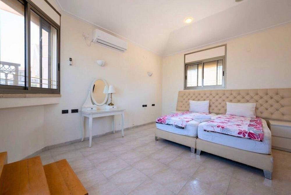 וילה דובדבן טבריה צפון  33  לופט לנד