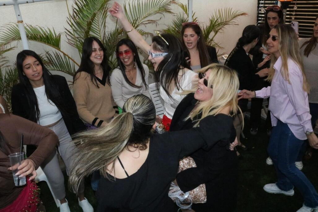 החצר בטיילת - אירועים ליד הים מרכז  10  לופט לנד