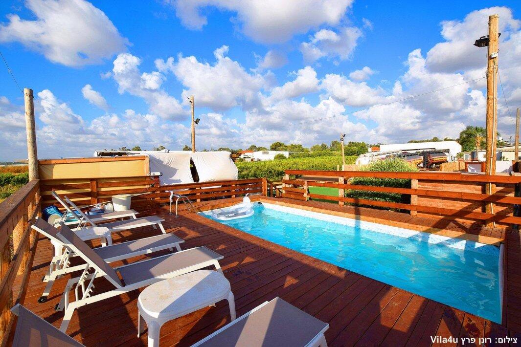 ליידיס פול מרכז  10  לופט לנד