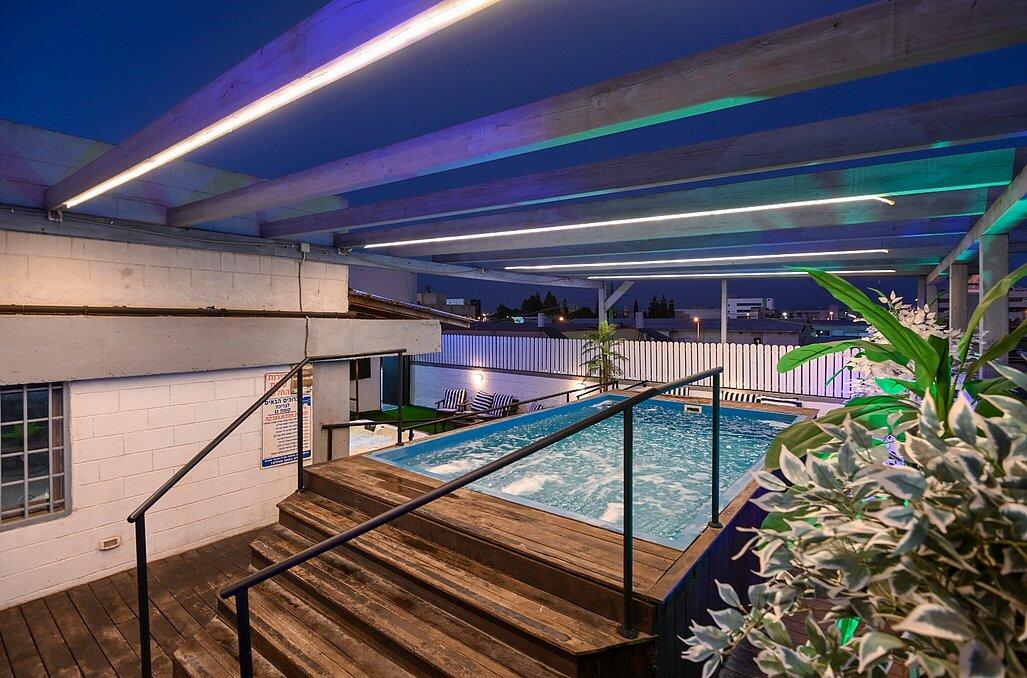 רוף טופ מרכז  14  לופט לנד